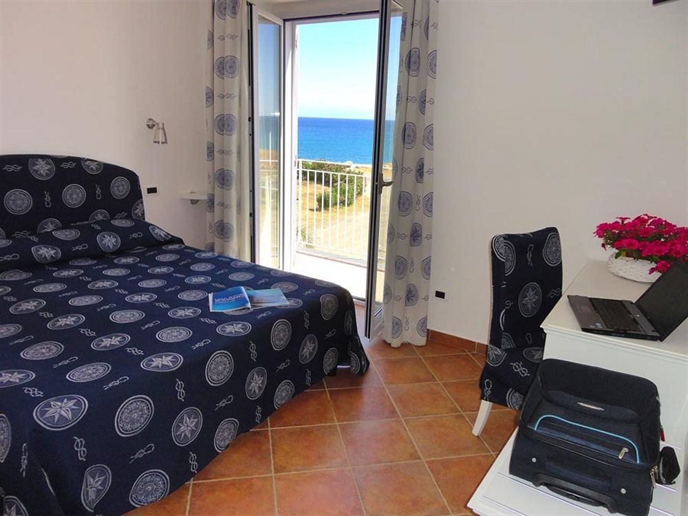 Hotel Yachting Club Mare Gioiosa Marea Exterior foto