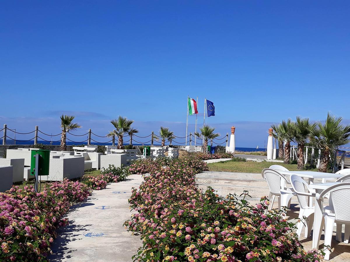 Hotel Yachting Club Mare Gioiosa Marea Exterior foto