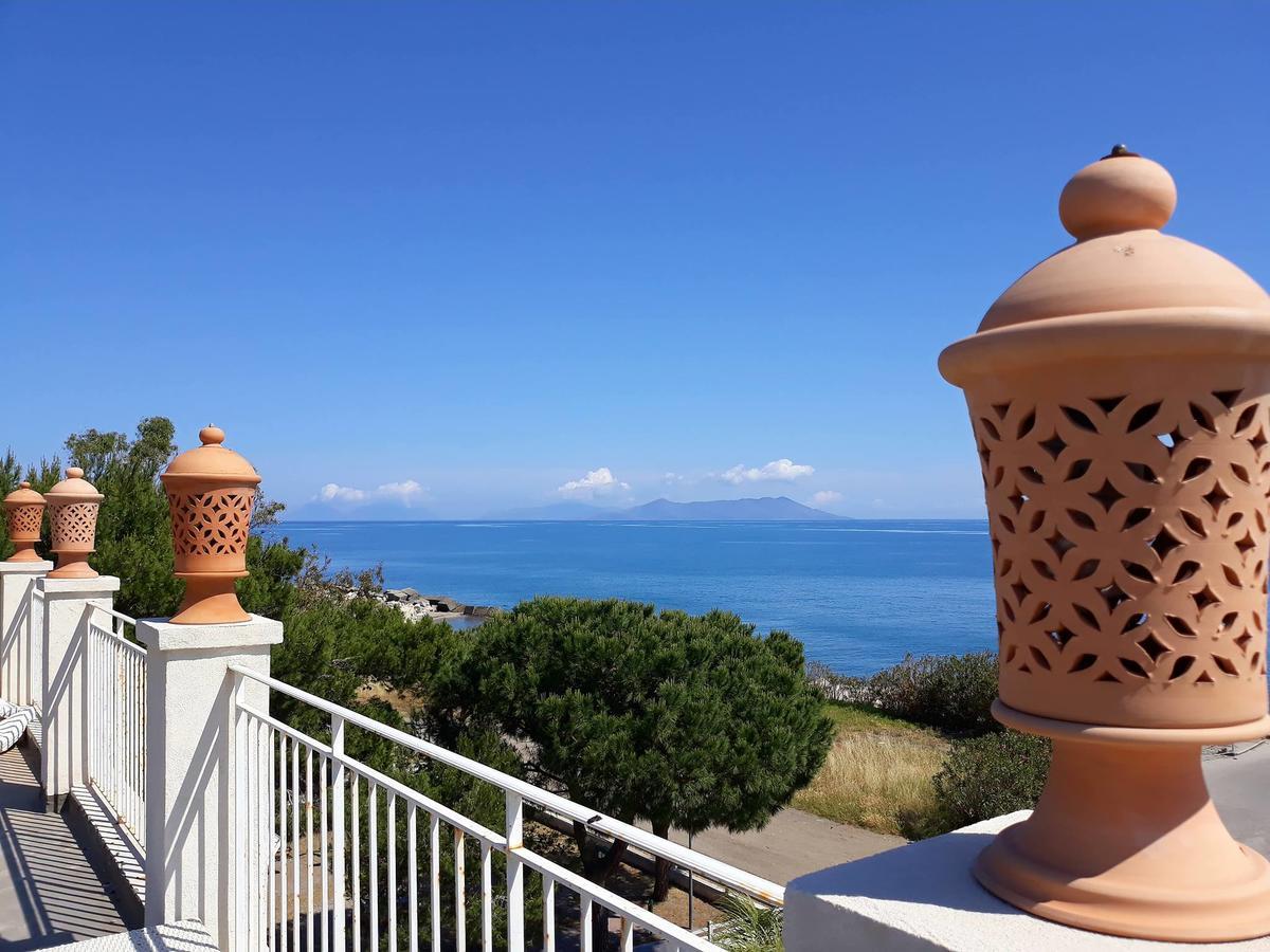 Hotel Yachting Club Mare Gioiosa Marea Exterior foto