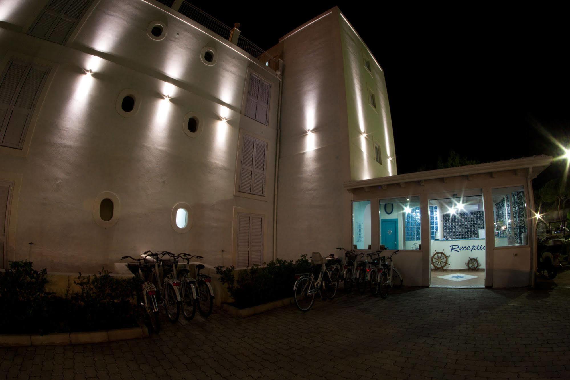 Hotel Yachting Club Mare Gioiosa Marea Exterior foto