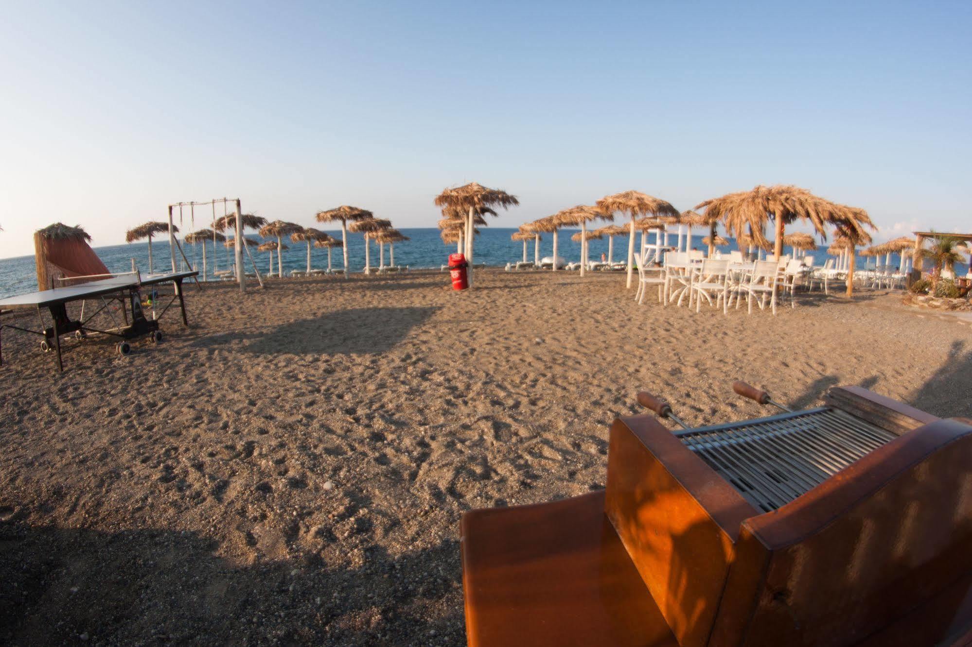 Hotel Yachting Club Mare Gioiosa Marea Exterior foto