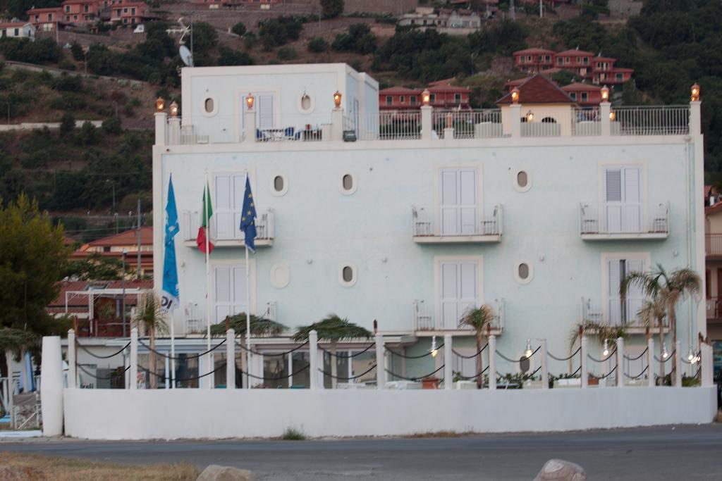 Hotel Yachting Club Mare Gioiosa Marea Exterior foto
