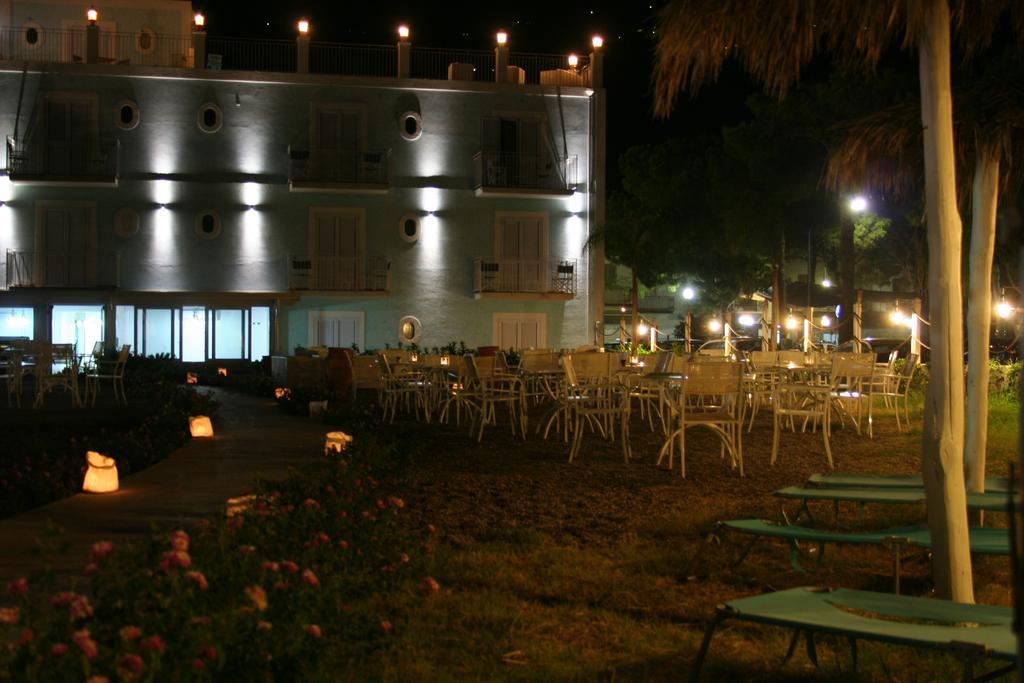 Hotel Yachting Club Mare Gioiosa Marea Exterior foto