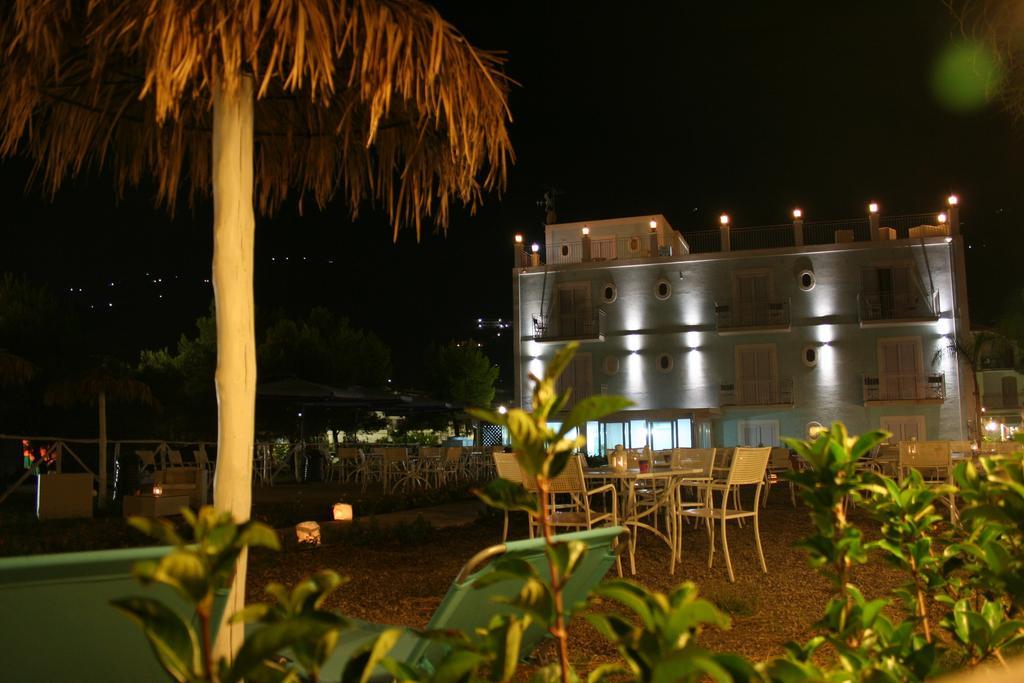 Hotel Yachting Club Mare Gioiosa Marea Exterior foto